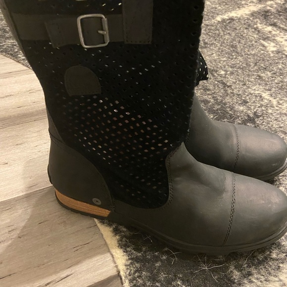 Sorel boots - Picture 3 of 7